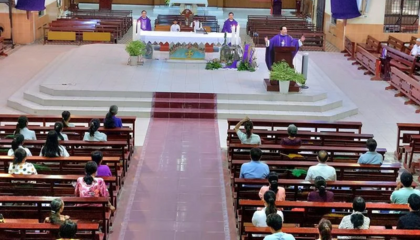 Họ Đạo Sóc Trăng Tổ Chức Tĩnh Tâm Xưng Tội Mùa Chay